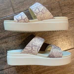 CROCS Brooklyn Buckle Platform Wedge Sandal. Size 11. Worn once!